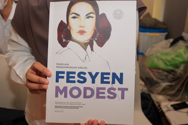 Sandiaga Uno Apresiasi Peluncuran Buku Panduan Pendampingan Kreasi Fesyen Modest, Unduh di Sini!