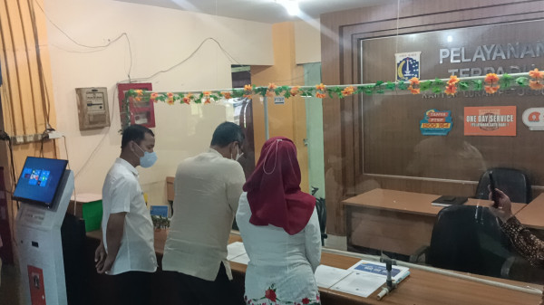 Bu Lurah Petogogan Datang Pagi Pulang Malam Melayani Warga, Pj Gubernur Heru: Terima Kasih Ya
