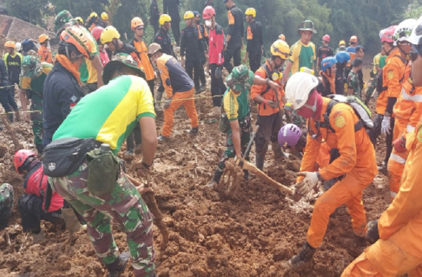 Yonzipur-9 Kostrad Temukan 9 Jenazah Tertimbun Gempa Cianjur