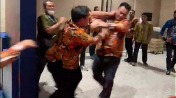 Adu Jotos di Forum-forum Terhormat Sepanjang Tahun 2022
