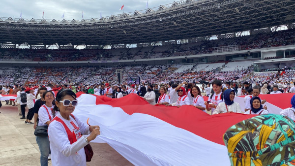 Acara Nusantara Bersatu, 4 Bendera Merah Putih Raksasa Membentang di GBK