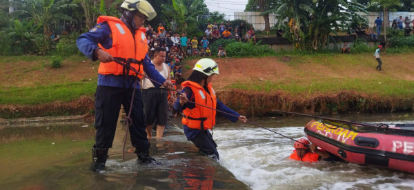 Warga Diimbau Waspada Arus Berputar saat Berenang di Kanal Banjir Timur
