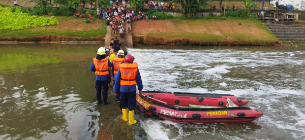 Warga Diimbau Waspada Arus Berputar saat Berenang di Kanal Banjir Timur