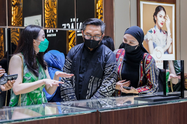 Central Mega Kencana Resmikan Gerai ke-100 melalui The Palace Jeweler Pakuwon Mall Surabaya