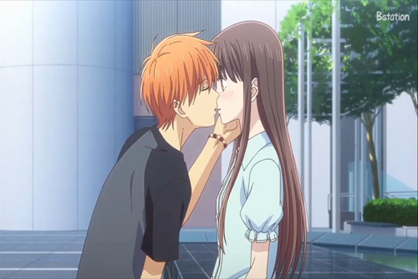 6 Ciuman Paling Romantis dan Ikonis yang Terjadi di Anime