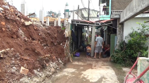 Tembok Sekolah Embun Pagi di Pondok Kelapa Roboh, 2 Rumah dan 1 Mobil Ringsek