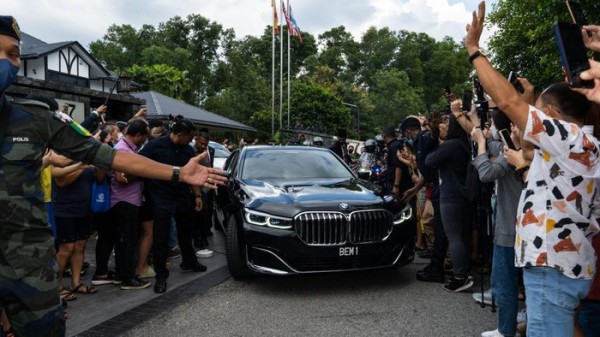 Tolak Mercy, PM Anwar Ibrahim Ternyata Masih Pakai BMW Pinjaman