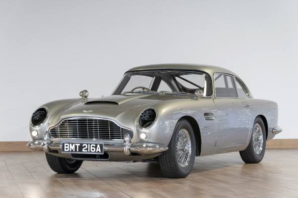 Dibekali Senapan Mesin, Aston Martin DB5 Milik James Bond Laku Rp 53 Miliar