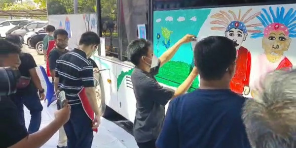 Bus Lukis Transjakarta Karya Anak Difabel Diluncurkan, Begini Penampakannya