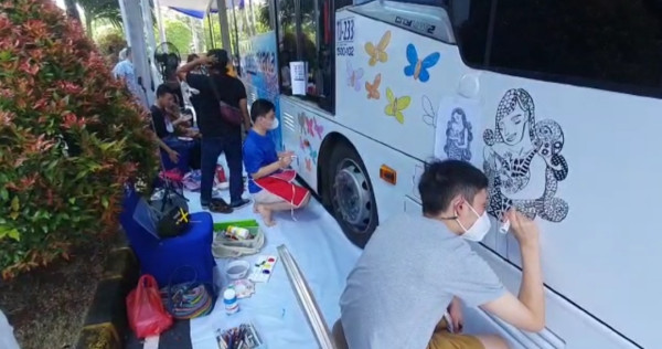 Bus Lukis Transjakarta Karya Anak Difabel Diluncurkan, Begini Penampakannya