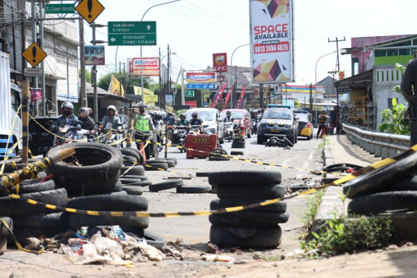 Jembatan Cikereteg Bogor Longsor, Polisi Alihkan Truk Menuju Sukabumi Masuk Tol Bocimi