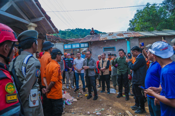 Salurkan Bantuan Rp500 Juta, Bima Arya Ajak Korban Gempa Cianjur Berobat ke Bogor