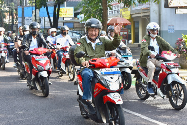 Ratusan Motor Listrik Konvoi di Bandung, Ada Apa?