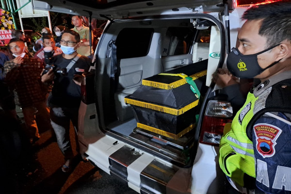 Tangis Pecah Sambut Kedatangan 6 Jenazah Korban Kecelakaan Maut Bus Pariwisata