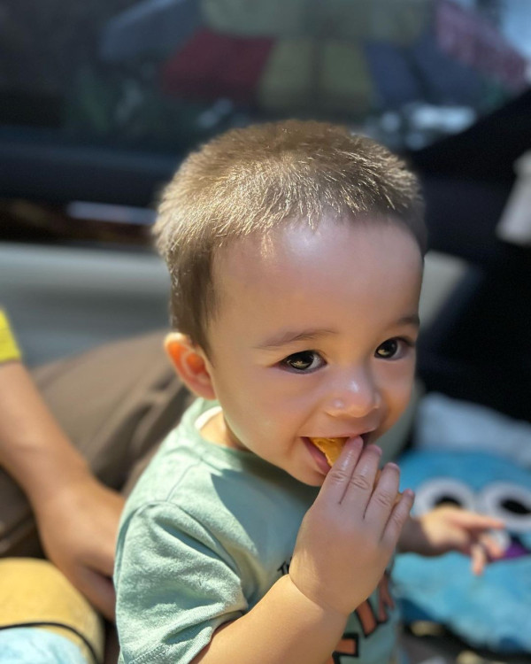 5 Anak Artis Indonesia yang Pintar Sejak Bayi, Nomor 3 Diajarkan Berenang dari Usia 1 Bulan
