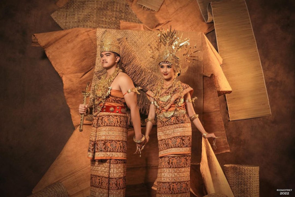 6 Baju Adat yang Dipakai saat Prewedding Pernikahan Kaesang dan Erina, dari Sabang Sampai Merauke