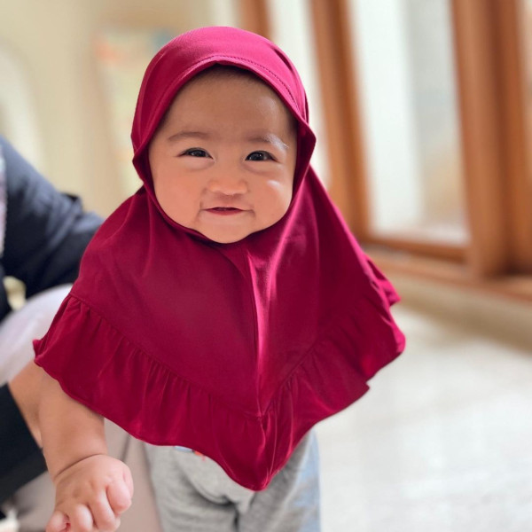 5 Anak Artis Indonesia yang Pintar Sejak Bayi, Nomor 3 Diajarkan Berenang dari Usia 1 Bulan