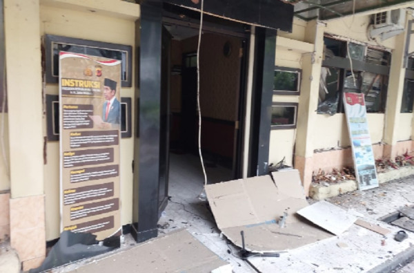 Bom Bunuh Diri di Polsek Astana Anyar Bandung Akibatkan 2 Tewas dan 8 Terluka