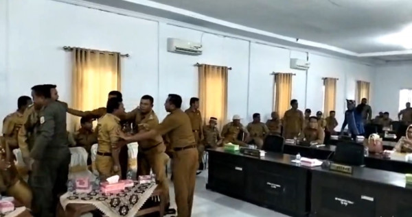 Kesal Dana Desa Dipotong, Kades Nyaris Adu Jotos dengan Anggota DPRD