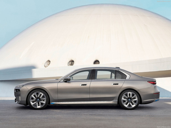 BMW Siap Bawa Mobil Listrik Paling Mewah ke Indonesia Tahun Depan