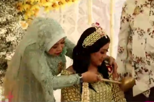 Potret Acara Siraman Erina Gudono yang Dihadiri Istri Paku Alam X