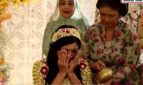 Potret Acara Siraman Erina Gudono yang Dihadiri Istri Paku Alam X 