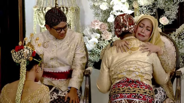 Kaesang Pangarep Minta Restu, Ibunda Erina Menangis Sesegukan