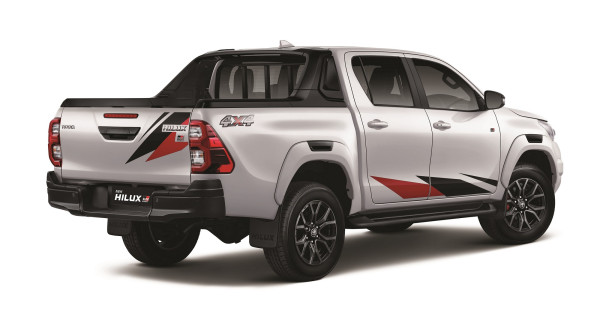 Toyota New Hilux GR Sport Dibanderol Rp 731 Juta, Ini Bedanya dengan Hilux Biasa