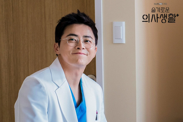 6 Karakter Berkacamata dalam Drama Korea yang Bikin Jatuh Hati