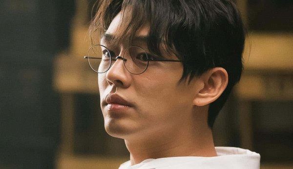 6 Karakter Berkacamata dalam Drama Korea yang Bikin Jatuh Hati