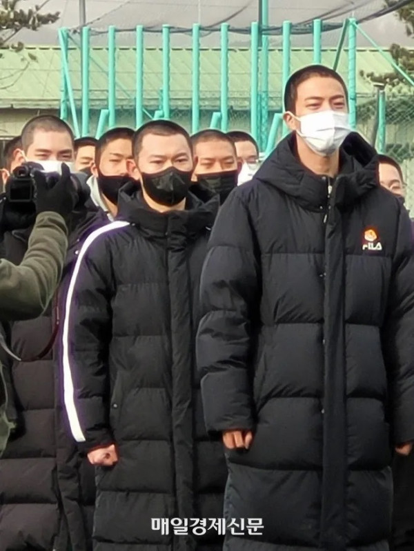 Potret Anggota BTS Antar Jin Daftar Wajib Militer, Bikin ARMY Nangis