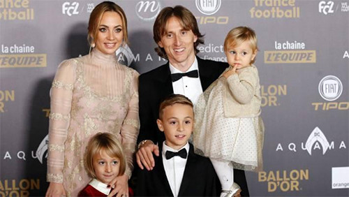 5 Potret Cantik WAGs Kroasia Vanja Bosnic, Istri Luka Modric