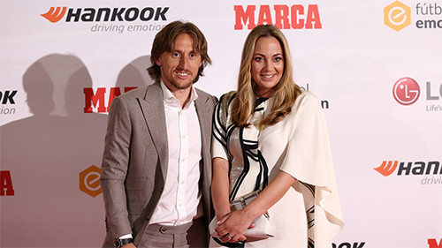 5 Potret Cantik WAGs Kroasia Vanja Bosnic, Istri Luka Modric