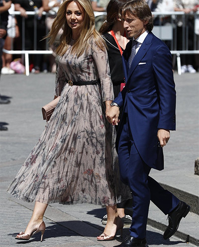 5 Potret Cantik WAGs Kroasia Vanja Bosnic, Istri Luka Modric