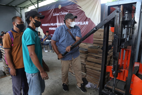 Wali Kota Eri Cahyadi Sukses Dongkrak Pertumbuhan Ekonomi Surabaya melalui Program Ekonomi Kerakyatan