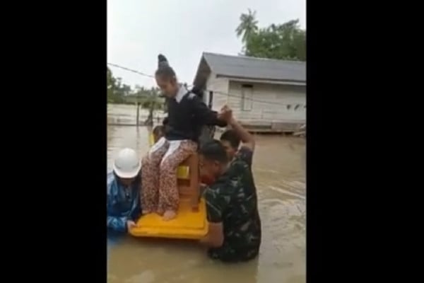 Banjir dan Longsor Terjang Natuna, Warga Mulai Mengungsi
