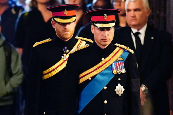 Pangeran Harry Sebut Kerajaan Sering Bohong Demi Lindungi William