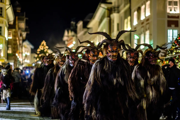 Mengenal Krampus, Pasangan Sinterklas, yang Kerjanya Mirip Kuntilanak Menculik Anak