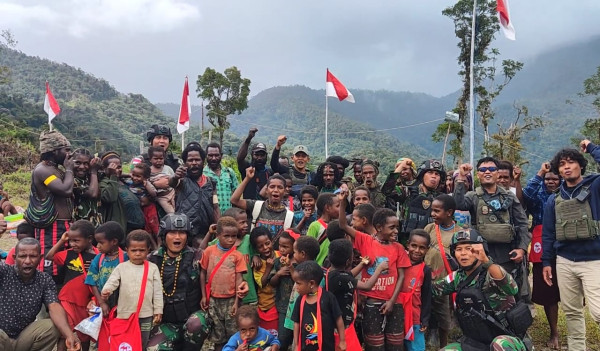 Dukung Pemerintah, Anggota KKB dan Warga di Puncak Jaya Ikrar Setia NKRI