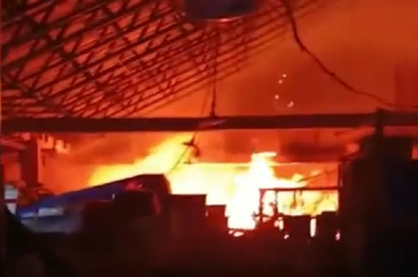Pasar Pagi Toraja Utara Terbakar Hebat, Pedagang dan Warga Panik Berhamburan