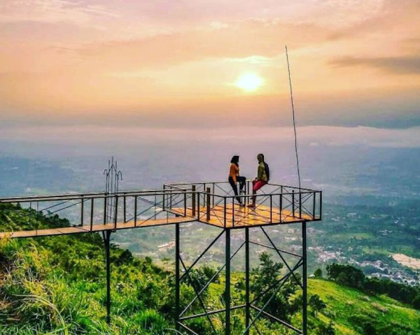 10 Tempat Healing di Jabodetabek, Nomor 4 Indah Banget Pemandangannya di Malam Hari