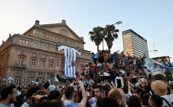 Lautan Manusia di Buenos Aires Rayakan Sukses Argentina Juara Piala Dunia 2022