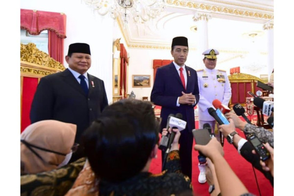 Momen Prabowo Dampingi Jokowi Lantik Panglima TNI Laksamana Yudo Margono
