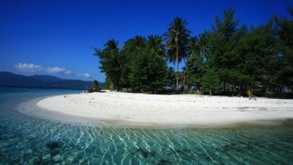 10 Pulau Kecil di Indonesia yang Cocok untuk Healing, Nomor 8 Bisa Dijadikan Lokasi Kemah