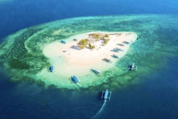 10 Pulau Kecil di Indonesia yang Cocok untuk Healing, Nomor 8 Bisa Dijadikan Lokasi Kemah