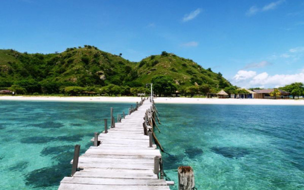 10 Pulau Kecil di Indonesia yang Cocok untuk Healing, Nomor 8 Bisa Dijadikan Lokasi Kemah