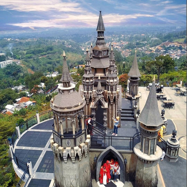 5 Rekomendasi Wisata Kuliner di Kota Bandung yang Instagramable, Nomor Terakhir Serasa di Hogwarts