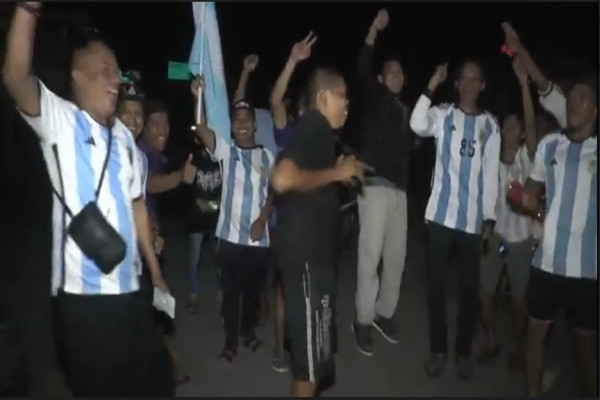 Argentina Juara Piala Dunia, Puluhan Warga Polewali Mandar Jalan Kaki 7 Km
