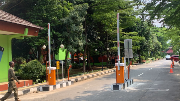 Kantor Pemkot Bekasi Bikin Palang Parkir Otomatis Seharga Rp585 Juta