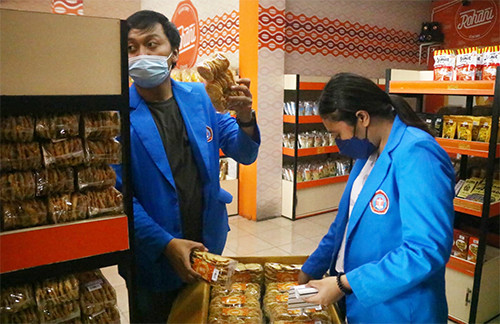 Keripik Tempe Khas Malang Diburu Wisatawan Jelang Masa Libur Nataru
